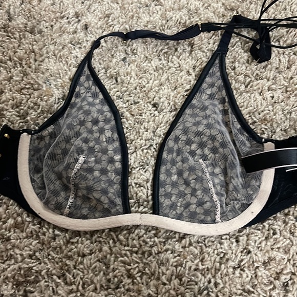 Victoria's Secret Black Lace Bra - Picture 5 of 6